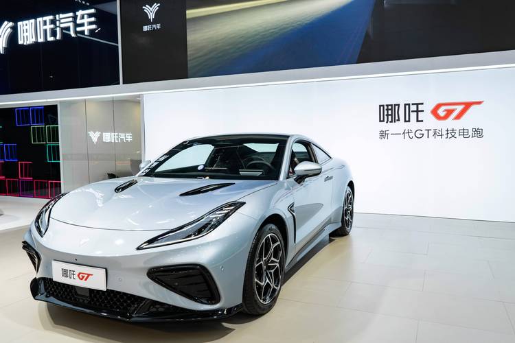 重庆合川区天泽世企业管理咨询哪吒汽车在智能汽车领域的表现，领途汽车在新能源汽车市场中的影响力